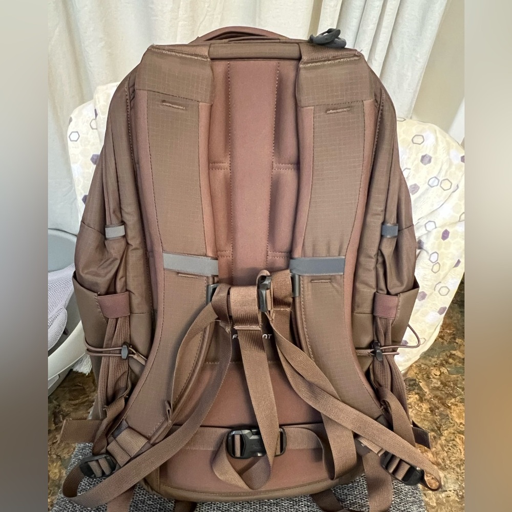 BNWT - The North Face Borealis Backpack - Smokey Brown - Picture 4 of 4